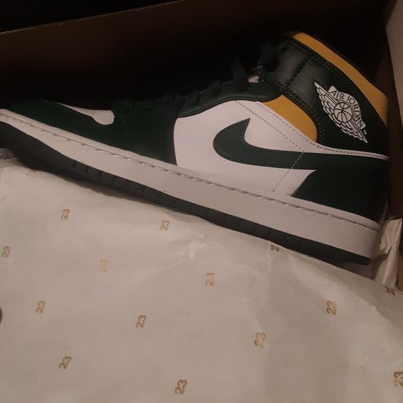 Athletic_Shoes